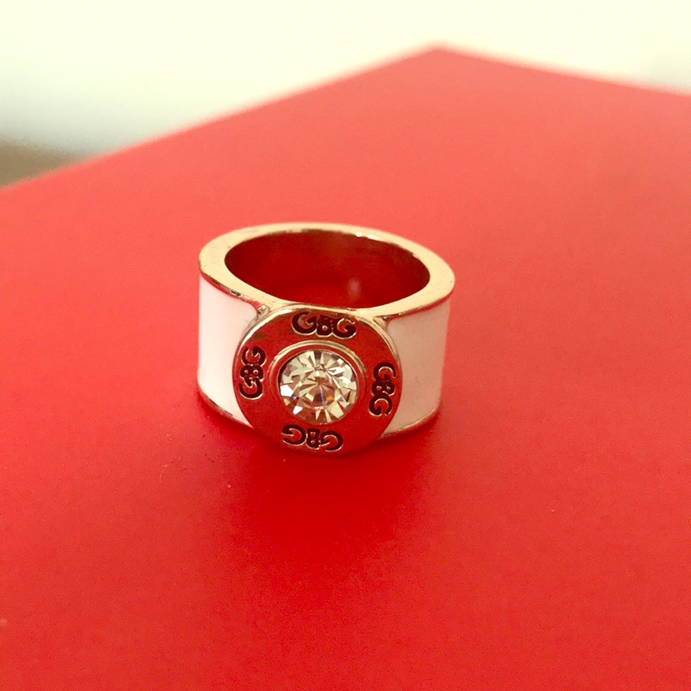 Guess ring